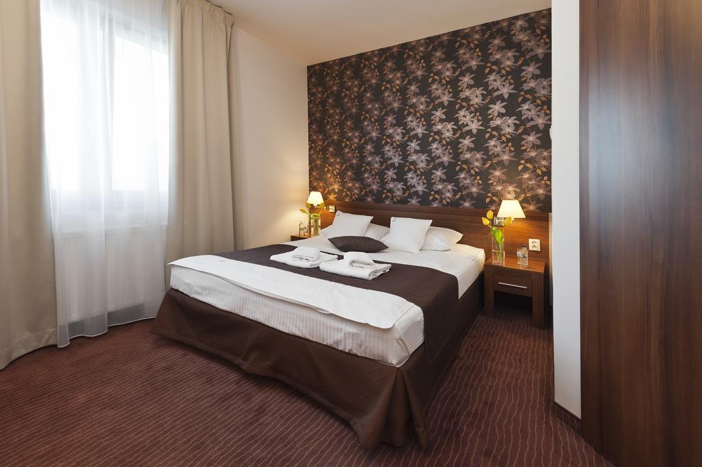Hotel Esperanto Świdnica Habitación foto